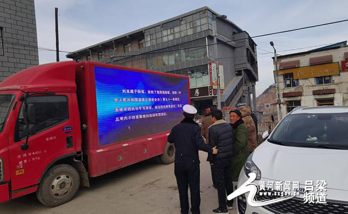 石楼:借助LED宣传车 交通宁静到处讲:星空app官方网页(图2)
石楼:借助LED宣传车 交通宁静到处讲:星空app官方网页(图2)