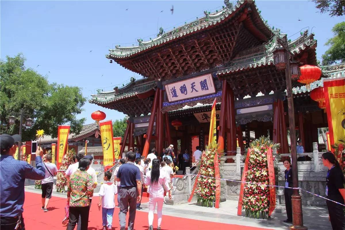 人民网四问迪士尼 遭遇霸王条款怎么办?-星空app官方网页(图2) 星空官方网站