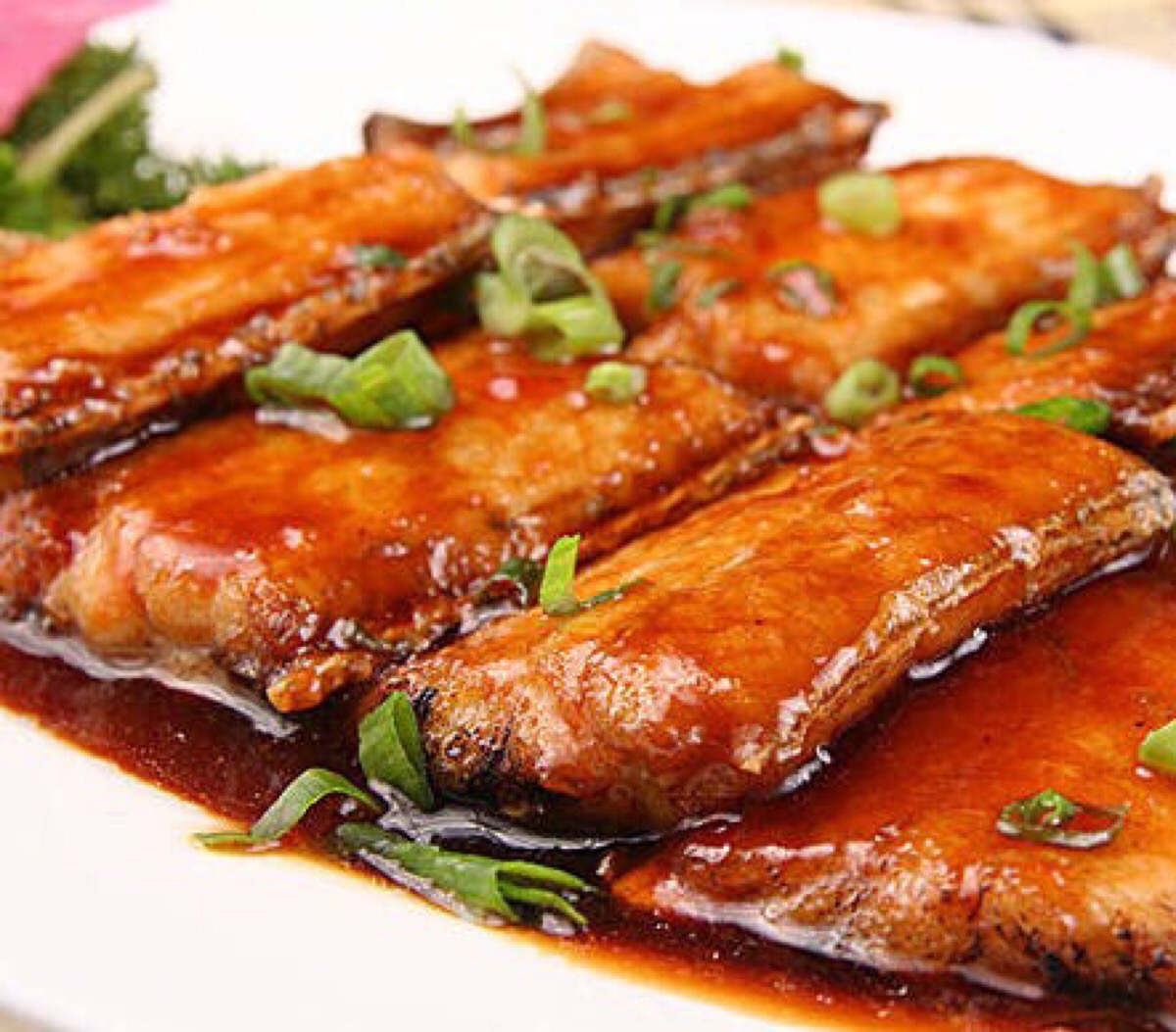 交通事故发生二次碰撞 如何划分赔偿责任?_星空app官方网页(图2) 星空官方网站