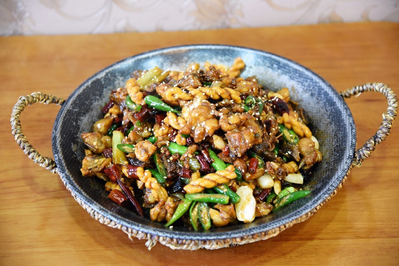 【星空app官方网页】“可爱的中国”之怒族:达比亚、哦得得 感受怒江上的民族文化(图3) 星空官方网站