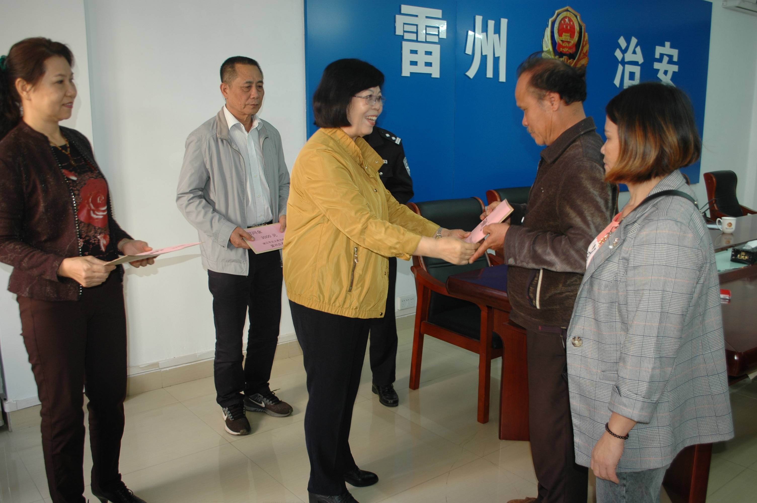 湛江:依托媒体高效为临危不惧者宣传 营造学英雄祟尚英雄良好气氛!_星空app官网(图7)
湛江:依托媒体高效为临危不惧者宣传 营造学英雄祟尚英雄良好气氛!_星空app官网(图7)